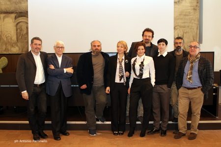 Nella foto da sinistra Rosario Castelli, il presidente del Teatro Stabile di Catania, Nino Milazzo, lo scenografo Giuseppe Avallone, Elvira Seminara, Valeria Contadino, Gianpiero Borgia, Elena Cotugno, David Coco e Giuseppe Dipasquale, direttore dello Stabile (foto di Antonio Parrinello)