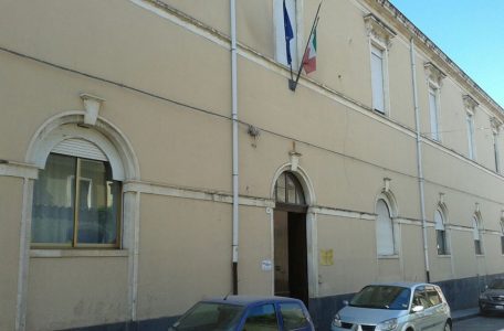 L'esterno dell'edificio della scuola Maria SS. Addolorata